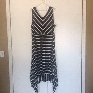 V-neck sleeveless long dress